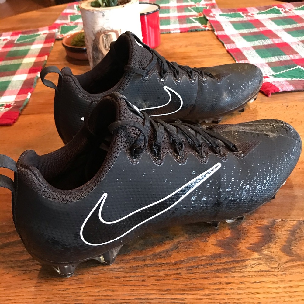Nike men’s football cleats